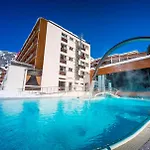 Le Bristol Отель 4*